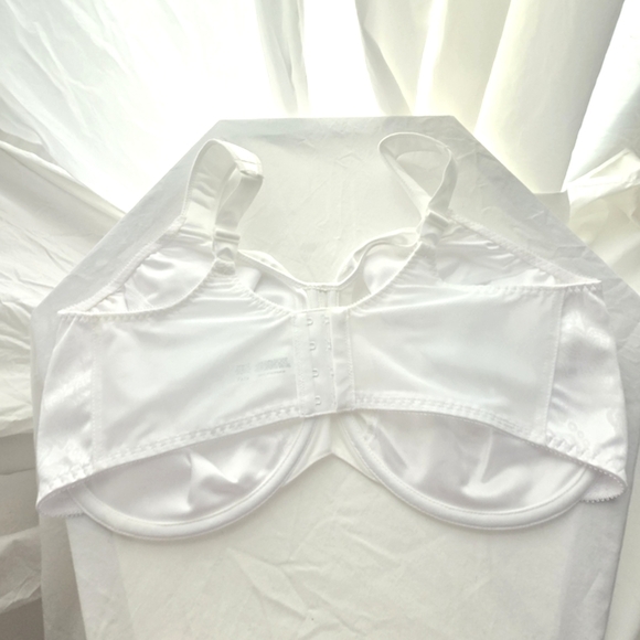 Bali 42DDD Mega Bra Bundle NWT - Picture 6 of 16